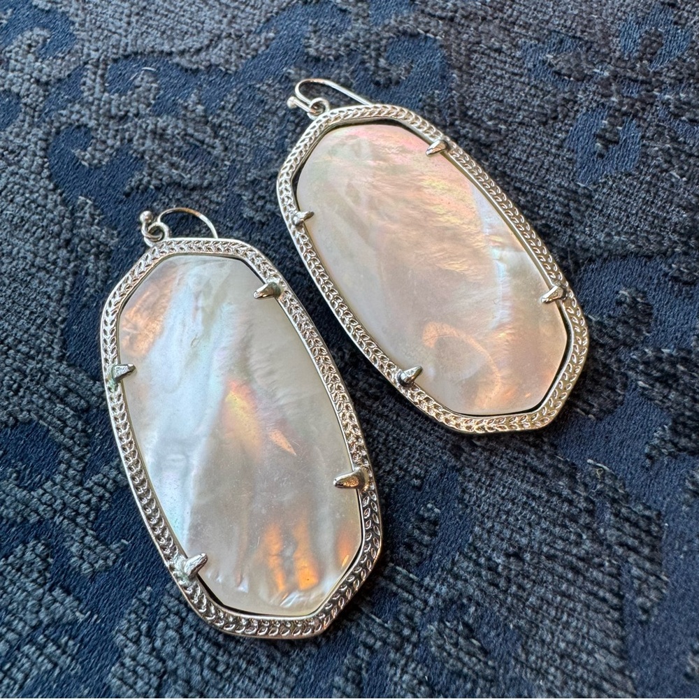 Kendra Scott Iridescent mother of pearl Earrings light cream and silver colorway